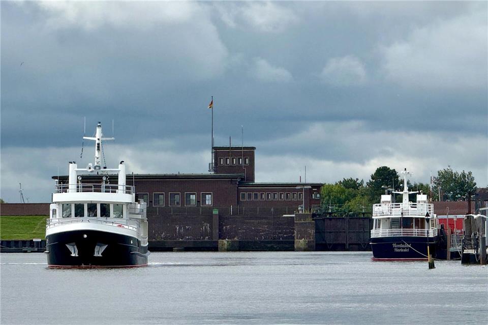 Die „Horizont“ verlässt den Hafen von Harlesiel. Bis zu 100 Personen können mitfahren. Wolfgang Stelljes/dpa-tmn