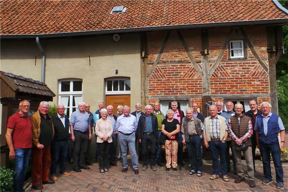 Die IG Geometerpfad empfing Mitglieder des niederländischen Vereins Monumentenbelangen am Gemener Heimathaus.
