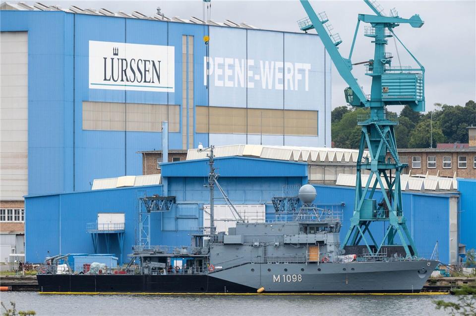 Die IG Metall hat Betriebsräte von 25 Werften befragt, die sowohl den militärischen als auch den zivilen Schiffbau repräsentieren. (Archivfoto)Stefan Sauer/dpa