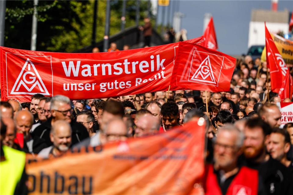 Die IG Metall hatte zu den Protesten aufgerufen.Focke Strangmann/dpa
