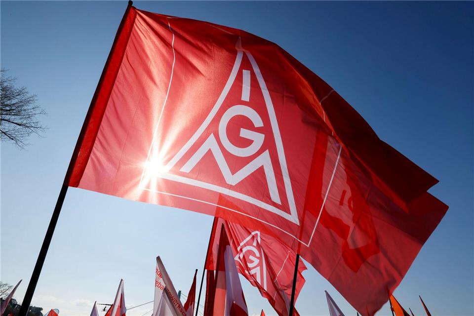 Die IG Metall kritisiert die Schließungspläne von Valeo in Bad Neustadt. (Symbolbild)Thomas Banneyer/dpa