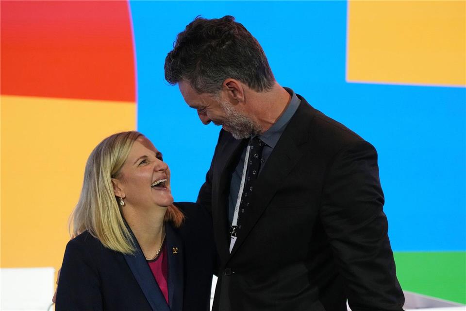 Die IOC-Spitzen Kirsty Coventry und Pau Gasol sehen den Athleten-Zuschuss als historisch. (Archivbild)Thanassis Stavrakis/AP/dpa