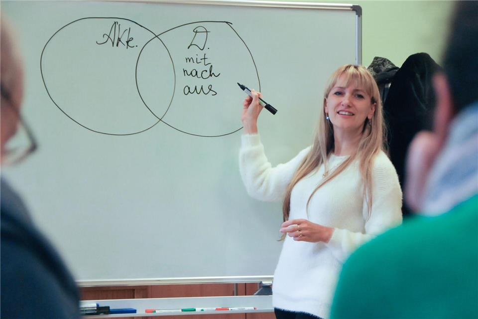 Die Idee für den Sprachkurs hatte die Mutter der Lehrerin, die auch selbst teilnimmt.Anja Sokolow/dpa-Zentralbild/dpa