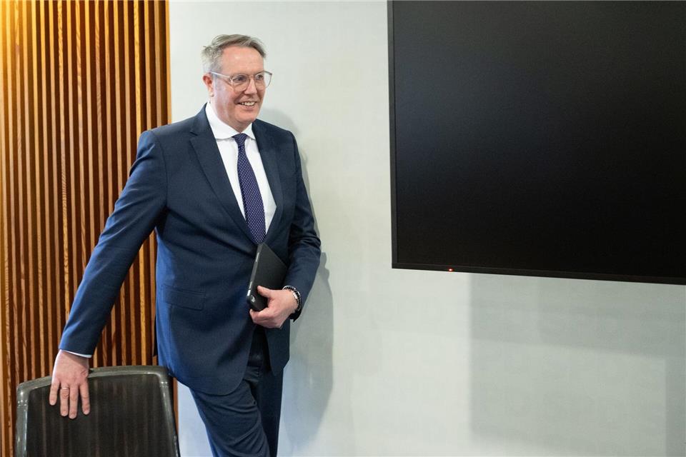 Die Idee mit den zwei Lotto-Geschäftsführern kam von beiden Koalitionspartnern, sagt Schweitzer. (Archivbild)Boris Roessler/dpa