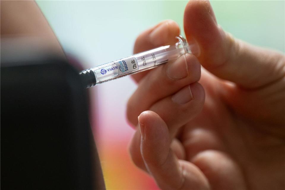 Die Impfquoten in Mecklenburg-Vorpommern sind laut Gesundheitsministerium in den letzten zehn Jahren - mit Ausnahme der Corona-Saison 2020/21 - relativ konstant. (Symbolbild)Robert Michael/dpa