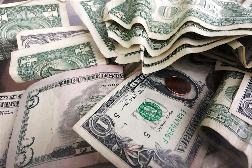 Die Inflation in den USA steigt erst einmal nicht. (Symbolbild) Mark Lennihan/AP/dpa
