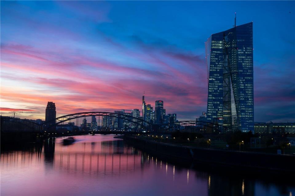 Die Inflation in der Eurozone legt vor dem nächsten Zinsentscheid der EZB überraschend zu (Archivbild)Boris Roessler/dpa