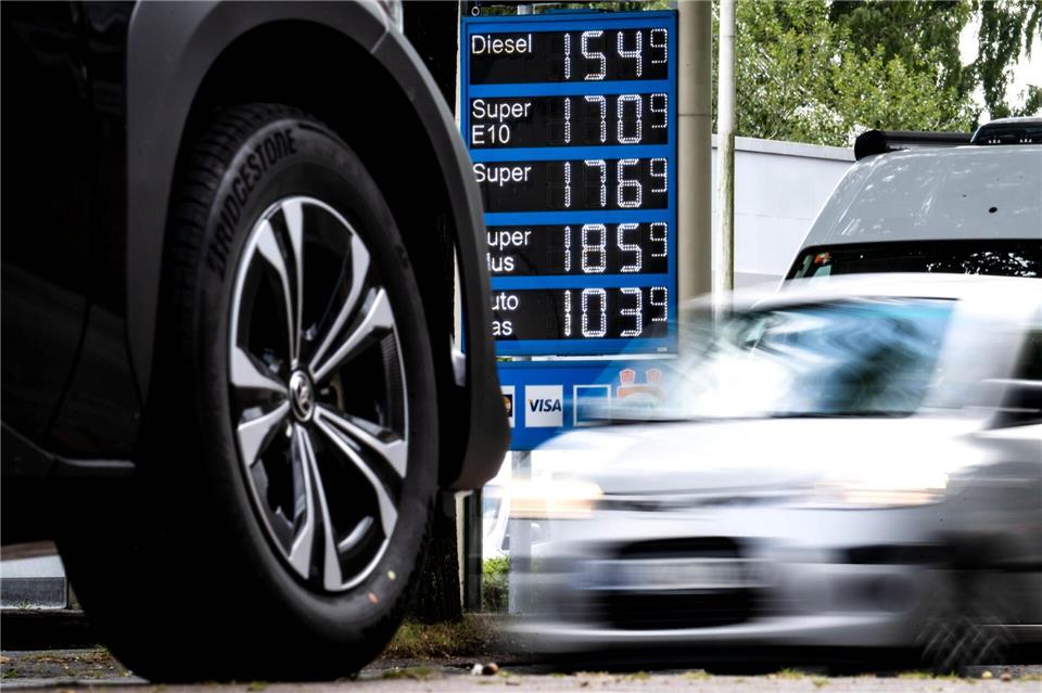 Die Inflationsrate ohne die stark schwankenden Preise für Lebensmittel und Energie hält sich hartnäckig erhöht.Sina Schuldt/dpa