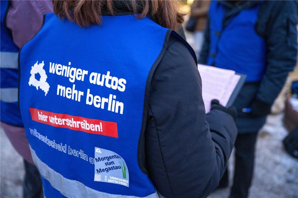 Die Initiative „Berlin autofrei“ hat nur noch gut drei Wochen Zeit, Unterschriften für einen Volksentscheid zu sammeln. (Archivbild) Christophe Gateau/dpa