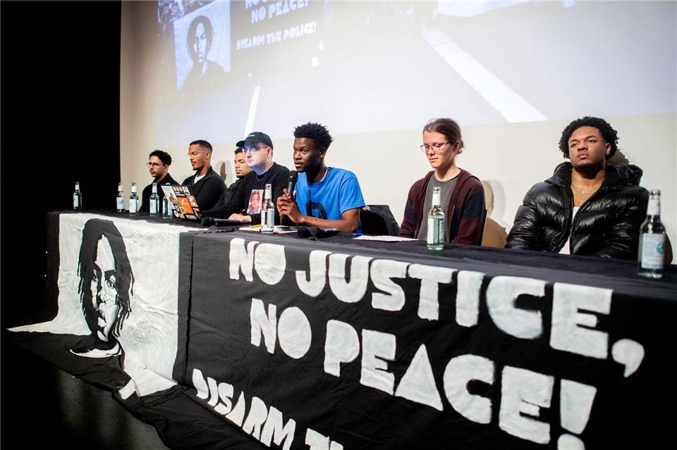 Die Initiative „Gerechtigkeit für Lorenz“ kritisiert die bisherigen Ermittlungen von Polizei und Staatsanwaltschaft zum Tod des 21-Jährigen als lückenhaft. Hauke-Christian Dittrich/dpa