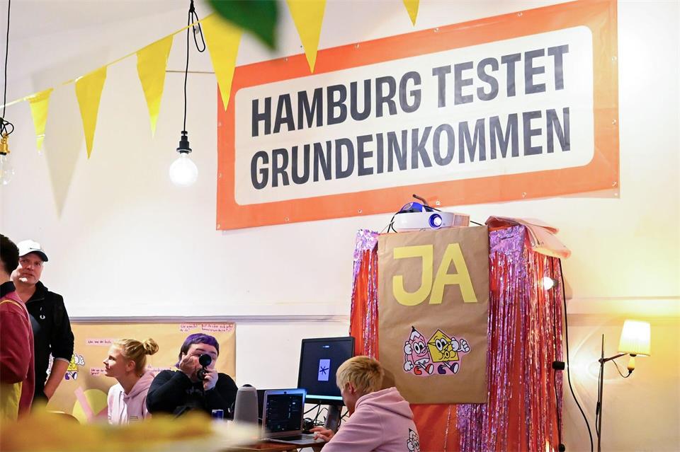 Die Initiative wollte 2.000 Bürgerinnen und Bürger mit einem Grundeinkommen ausstatten. (Archivbild)Jonas Walzberg/dpa