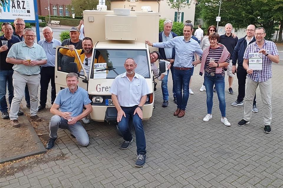 Die Initiatoren der Bürgergenossenschaft freuen sich über das Interesse an ihrem Projekt. Dafür waren sie mit einer Ape unterwegs.