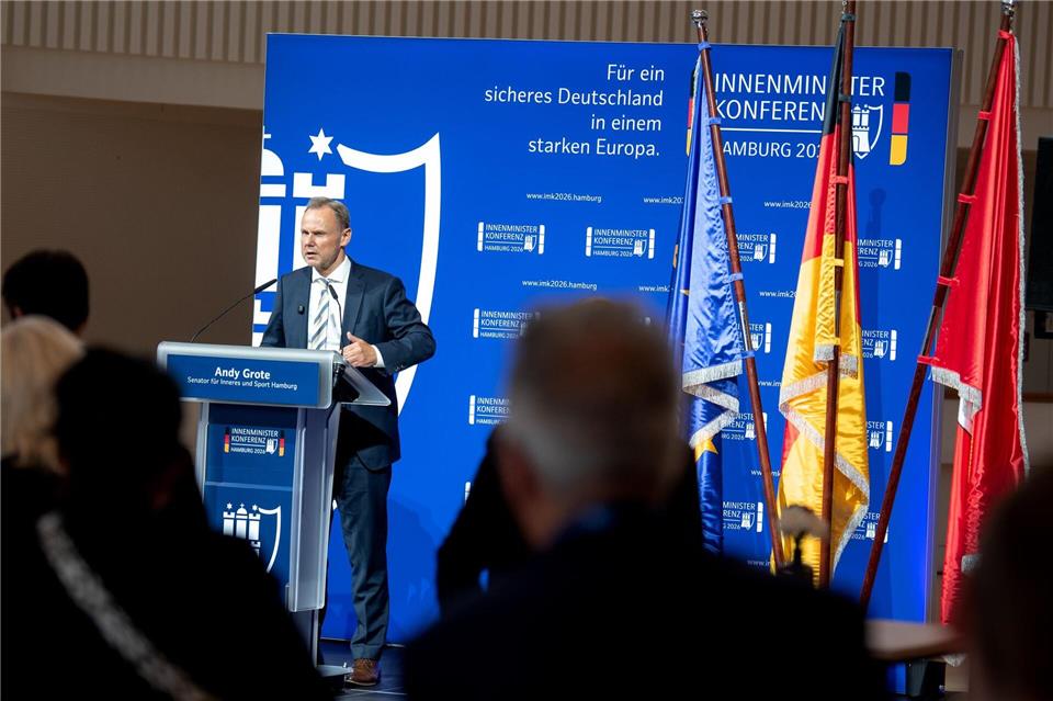 Die Innenministerkonferenz von Bund und Ländern hat in Hamburg am Mittwochabend begonnen. Daniel Bockwoldt/dpa