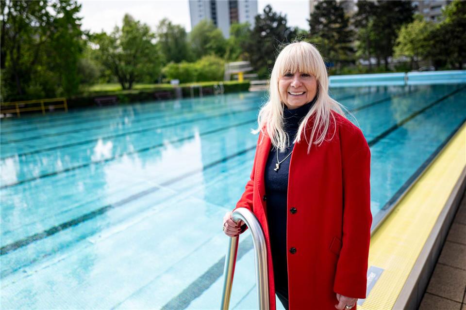 Die Innensenatorin kündigte an, die Mehrfachkarte werde nun doch nicht abgeschafft. (Archivbild)Fabian Sommer/dpa