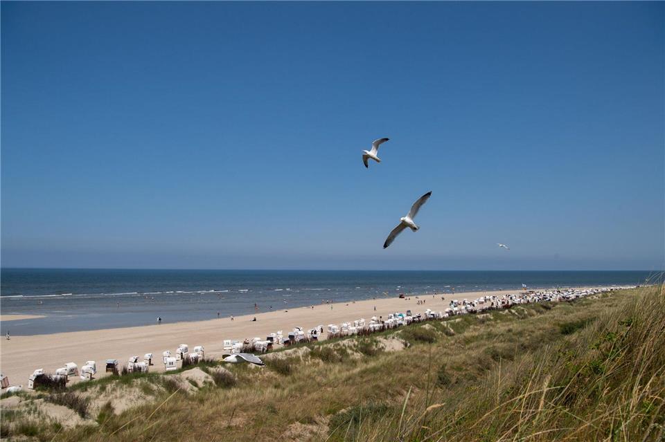 Die Insel Spiekeroog erhöht 2025 ihren Gästebeitrag. (Archivbild)Marco Rauch/dpa