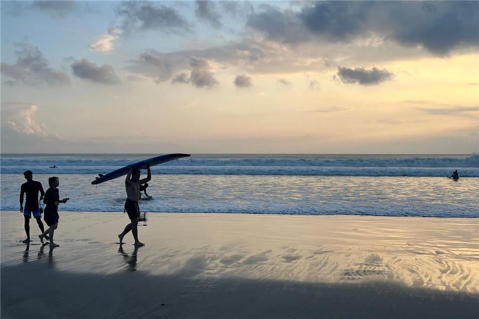 Die Insel der Götter gilt als Mekka für Surfer und ist bei Touristen aus aller Welt beliebt.Carola Frentzen/dpa