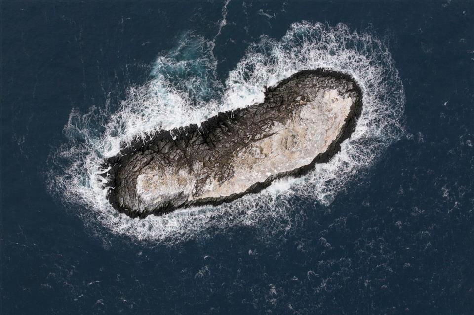 Die Insel ist etwa 130 Meter lang und 50 Meter breit. (Handout)Christian Haas/Alfred-Wegener-Institut /dpa