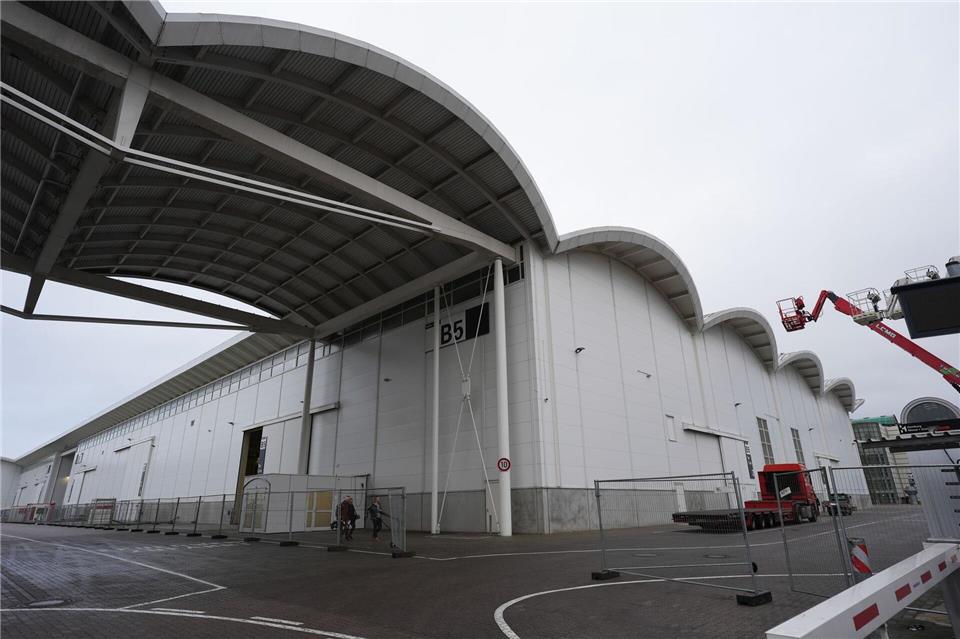 Notunterkunft in den Messehallen wird geschlossen Die Interims-Notunterkunft für Flüchtlinge in den Hamburger Messehallen wird geschlossen (Archivbild)Marcus Brandt/dpa