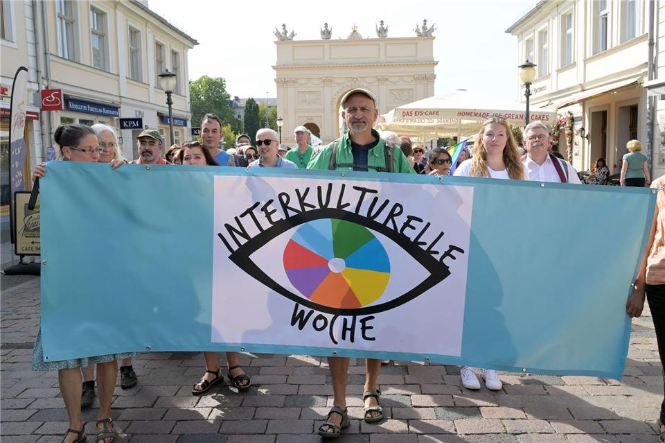 Interkulturelle Woche startet am Samstag Die Interkulturelle Woche feiert in diesem Jahr bundesweit ihr 50-jähriges Bestehen. (Symbolbild)Michael Bahlo/dpa