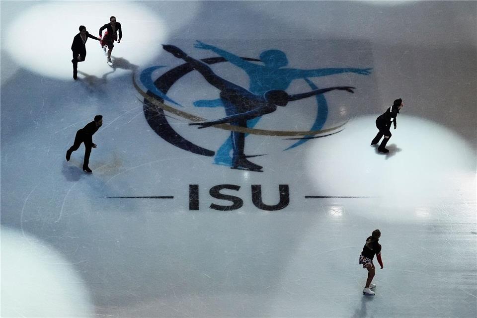 Die Internationale Eislauf-Union ISU trauert um zwei junge Eiskunstläuferinnen.Charles Krupa/AP/dpa