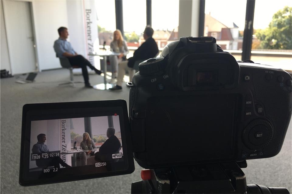 Die Interviewszene im Staffelgeschoss des Verlags.