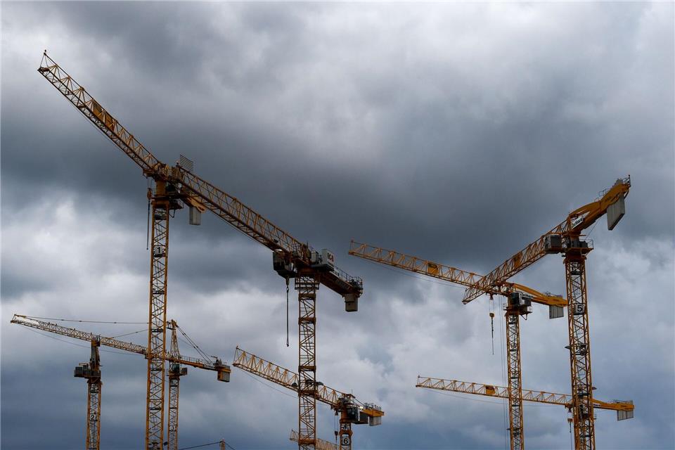 Die Investitionen in Fabriken oder Lagerhallen sind drastisch gesunken. (Symbolbild)Lisa Ducret/dpa