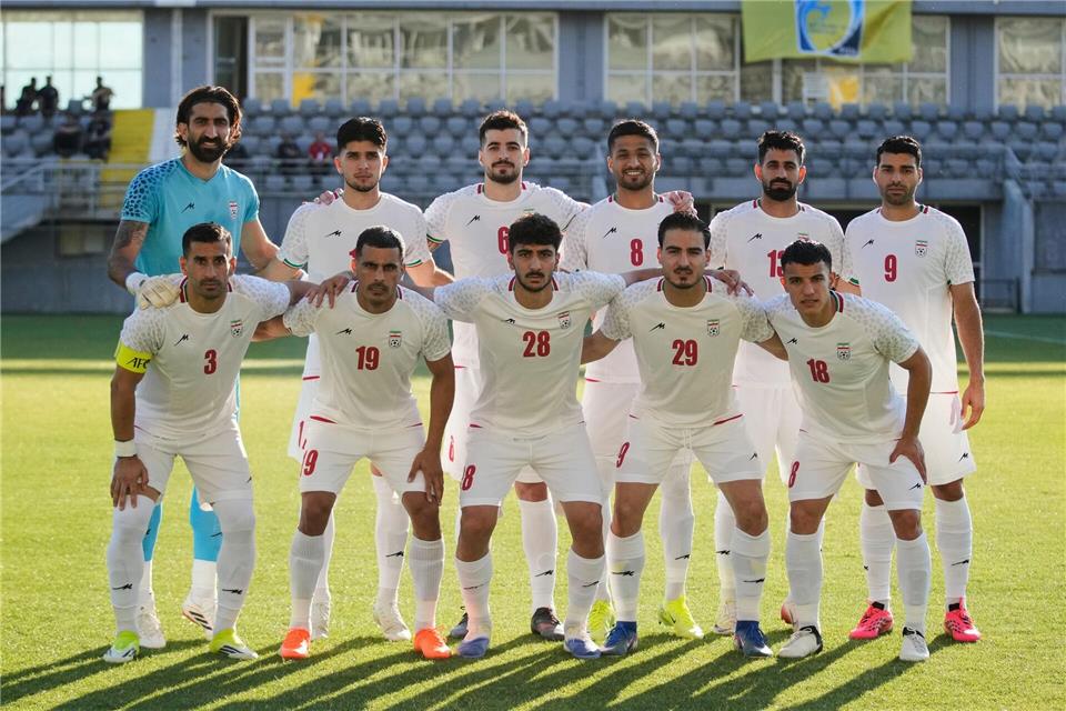 Die Iraner feiern einen Testspielsieg in der WM-Vorbereitung.Khalil Hamra/AP/dpa