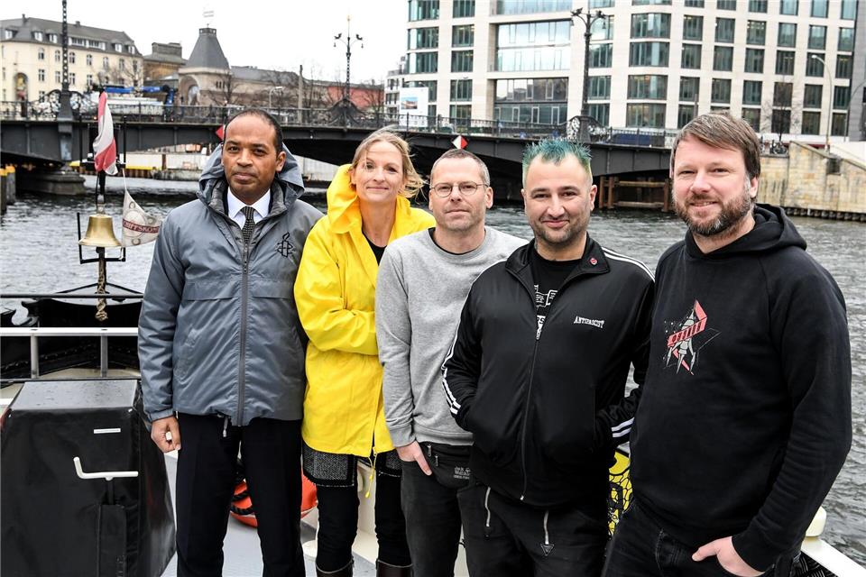 Die „Iuventa“-Crew erhielt 2020 den Menschenrechtspreis der deutschen Sektion von Amnesty International, darunter auch Sascha Girke (M). (Archivbild)Britta Pedersen/dpa-Zentralbild/dpa