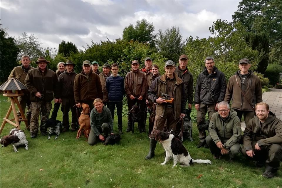 Die Jäger mit ihren Hunden beim Hundetag des Hegerings Raesfeld.