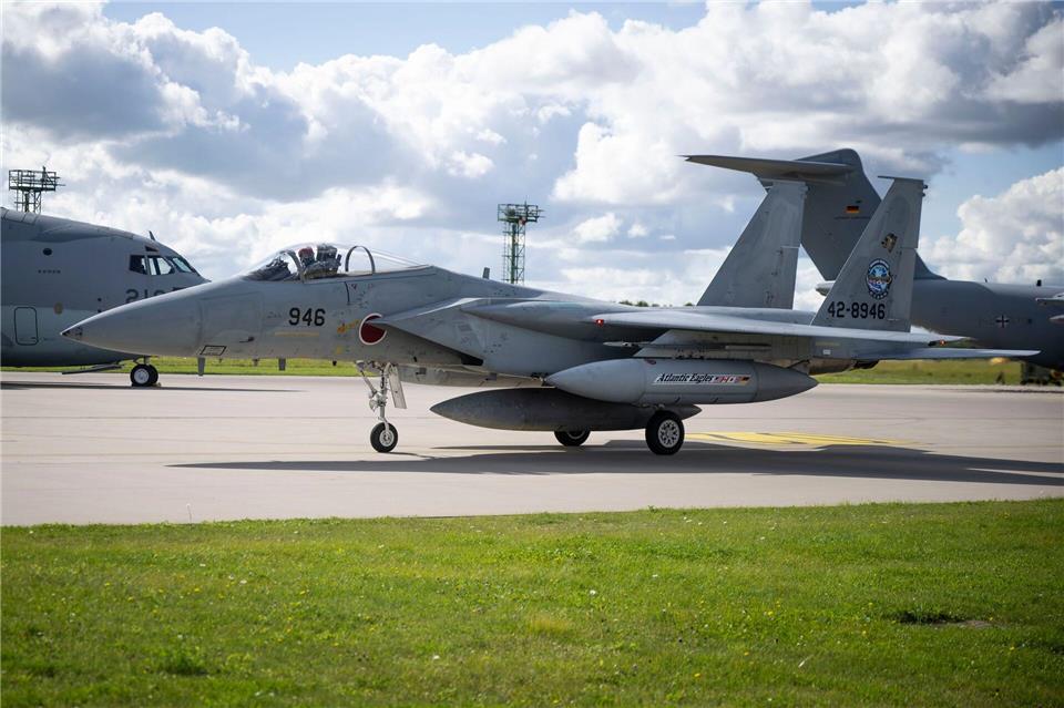 Die Japan Air Self-Defense Force (JASDF) ist erstmals mit Kampfflugzeugen in Deutschland zu Gast.Philip Dulian/dpa