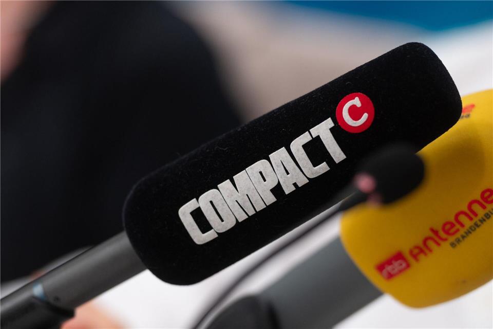 Die Jubiläumsgala von „Compact“ wurde von einer Gegendemo begleitet. (Archivbild)Christophe Gateau/dpa