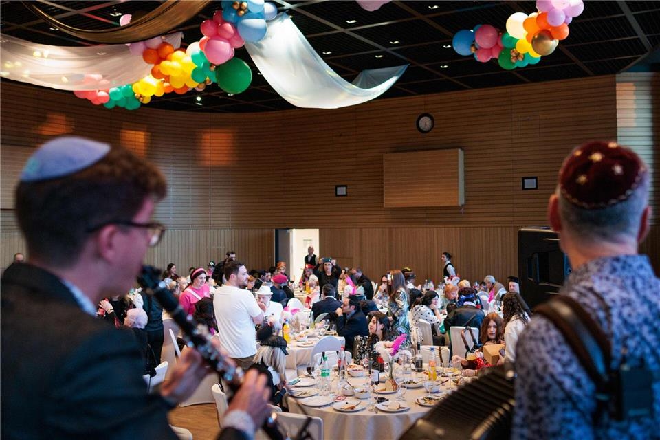 Die Jüdische Gemeinde hat zum Purim-Fest geladen. Carsten Koall/dpa