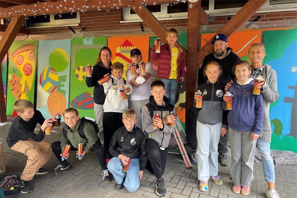 Die Jugendlichen haben zehn Platten mit ihren Vorstellungen von Reken gestaltet.