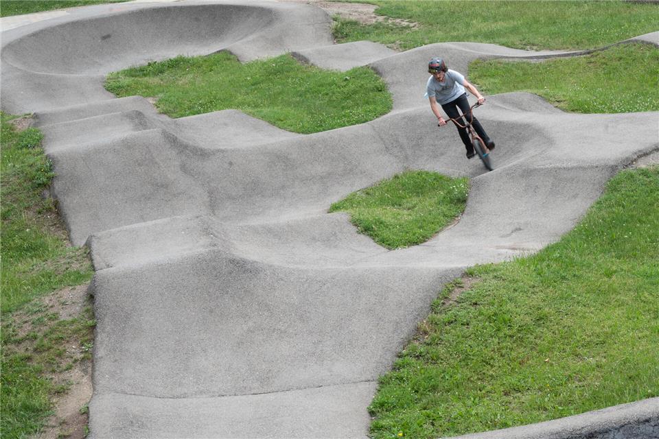 Die Jugendlichen hätten den deutlichen Wunsch hinsichtlich eine dauerhaften Pumptrackanlage geäußert, begründen CDU und SPD den Verzicht auf ihren Antrag.