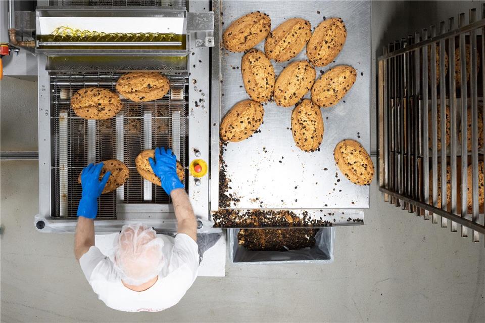 Die KI kommt ganz am Ende der Stollenproduktion zum Einsatz.Sebastian Kahnert/dpa