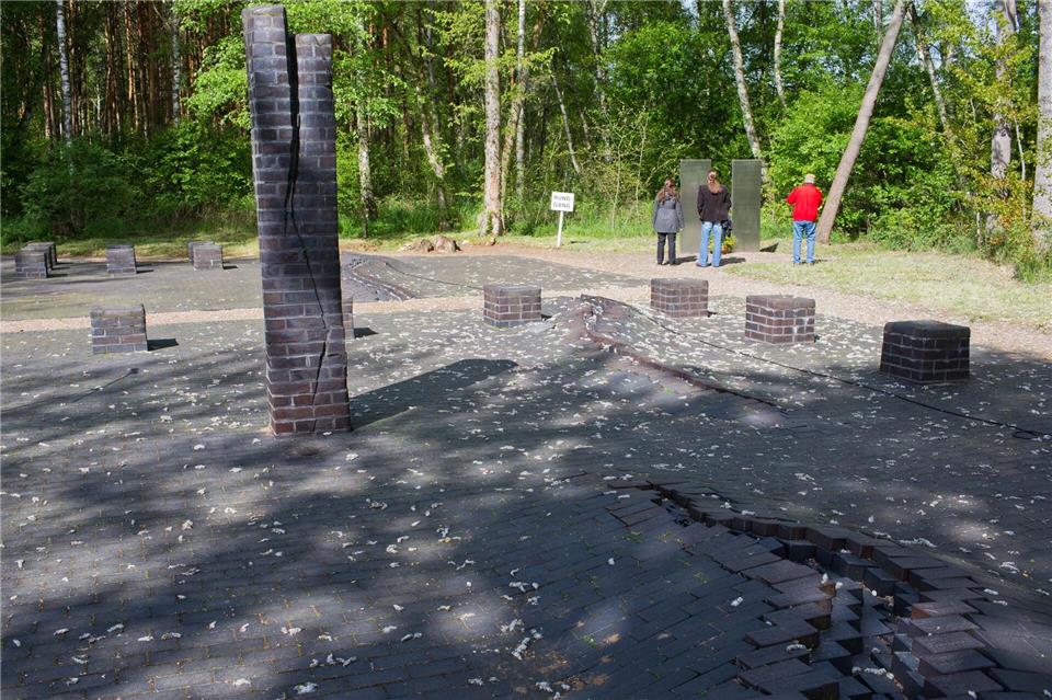 Die KZ-Gedenkstätte in Wöbbelin (Landkreis Ludwigslust-Parchim) bietet Programme für Schulklassen an. (Archivbild)Jens Büttner/dpa-Zentralbild/dpa