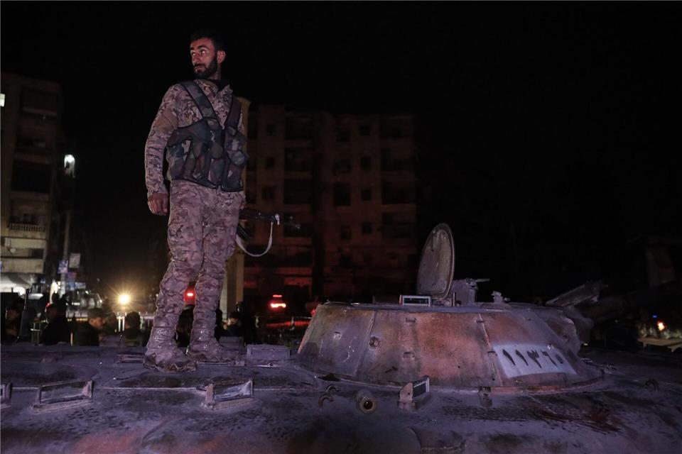 Die Kämpfe zwischen Regierungstruppen und syrischen Kämpfern sind nach einer kurzen Waffenruhe wieder aufgeflammt.Omar Albam/AP/dpa