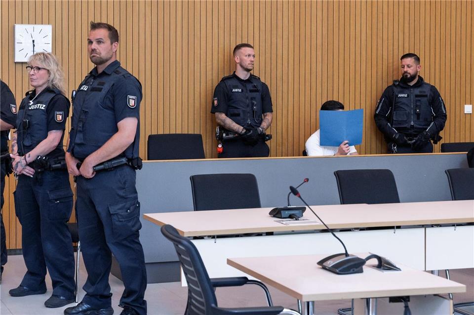 Die Kammer sah den Tatbestand des Totschlags als erwiesen an.Markus Scholz/dpa