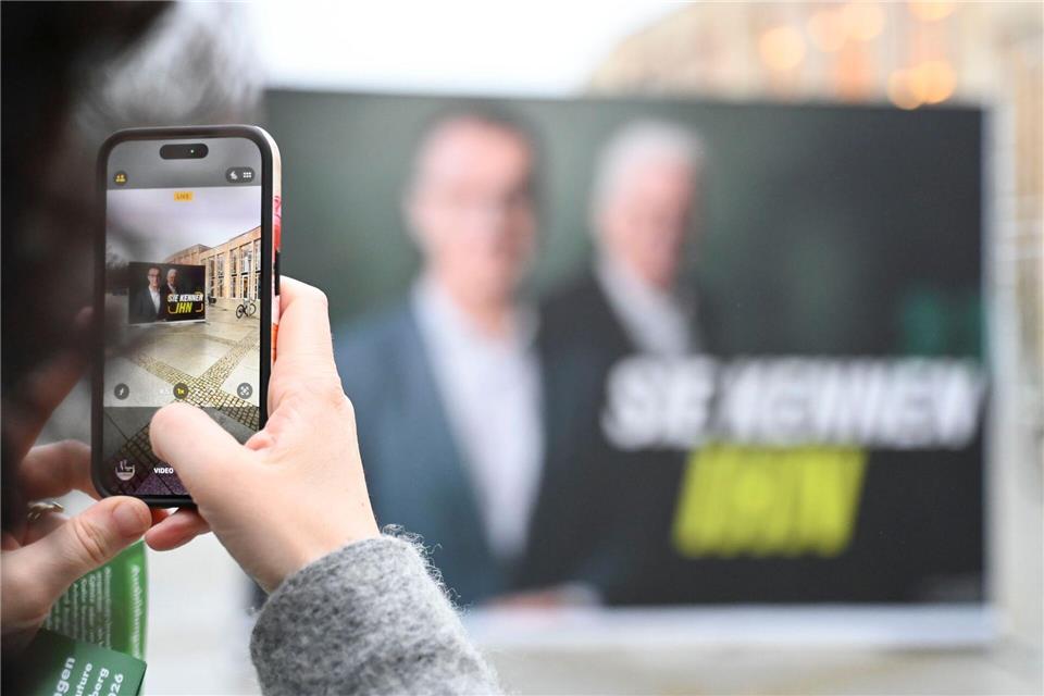 Die Kampagne der Grünen dürfte komplett auf Özdemir zugeschnitten sein und ihn als natürlichen Nachfolger des beliebten Kretschmann darstellen.Katharina Kausche/dpa