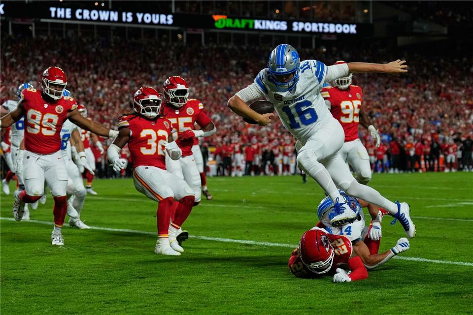 Chiefs und Mahomes melden sich zurück: Sieg gegen die Lions Die Kansas City Chiefs meldeten sich gegen die Detroit Lions eindrucksvoll zurück.Charlie Riedel/AP/dpa