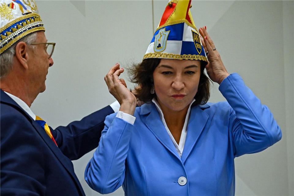 Die Karnevalisten würdigten vor allem den Humor der Bundesforschungsministerin.Helena Dolderer/dpa
