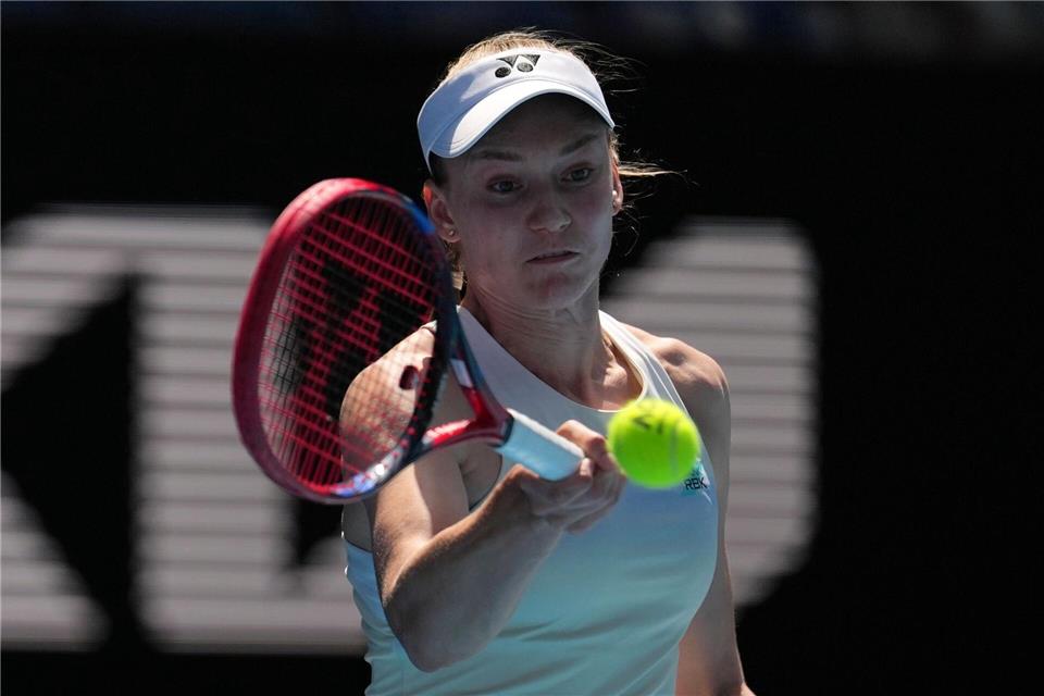Die Kasachin Jelena Rybakina steht bei den Australian Open im Halbfinale.Dita Alangkara/AP/dpa