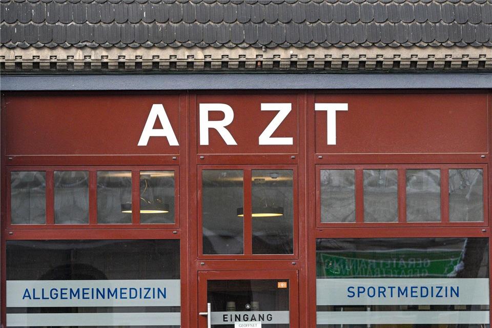 Die Kassenärztliche Vereinigung Berlin rechnet mit negativen Folgen für Patientinnen und Patienten. (Symbolbild)Jens Kalaene/dpa