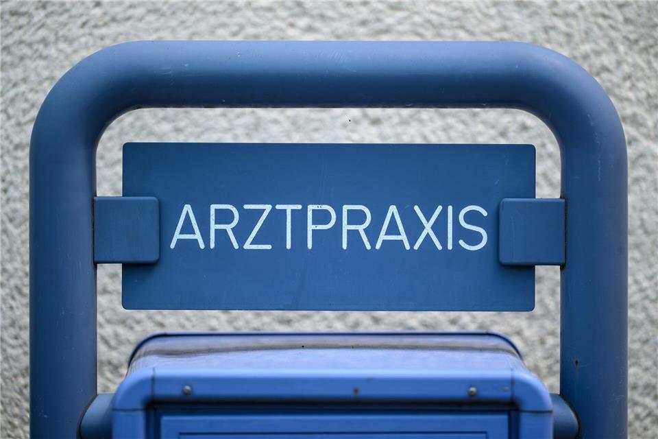 Die Kassenärztliche Vereinigung schlägt mit Blick auf die geplante Gesundheitsreform Alarm. (Symbolbild)Patrick Pleul/dpa
