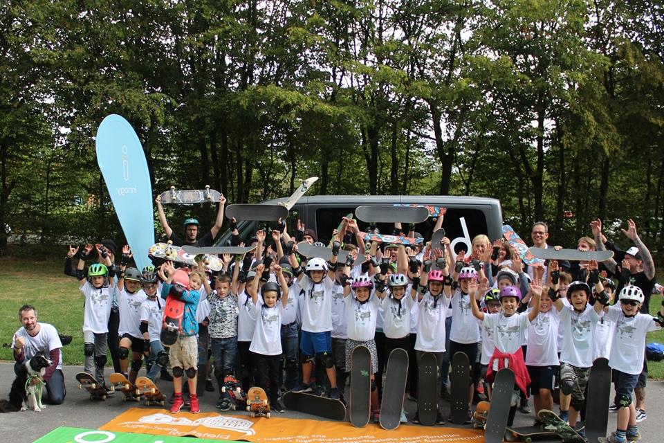 Die Kinder und Jugendlichen haben bei der Ferienaktion auf der Skate-Anlage an der Marbecker Straße geübt.