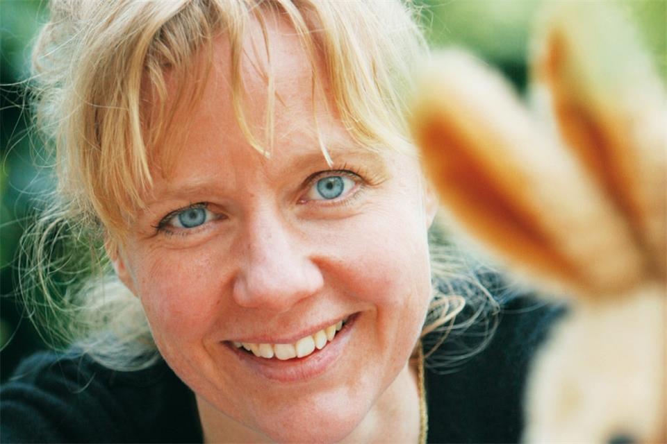 Die Kinderbuchautorin Annette Langen liest aus ihren Büchern vor.