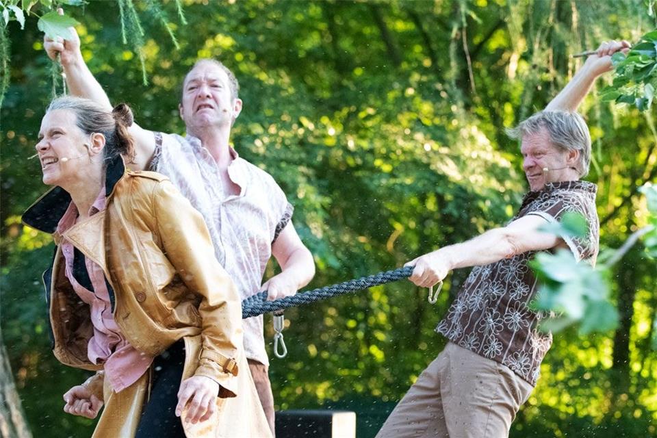 Die King`s Men, eine deutsch-niederländische Theatergruppe, gastieren im Innenhof des Raesfelder Schlosses.