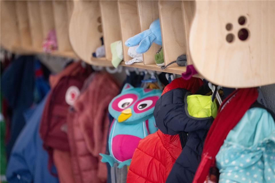 Die Kita-Gebühren sollen in vielen Kommunen deutlich steigen. (Symbolbild) Marijan Murat/dpa