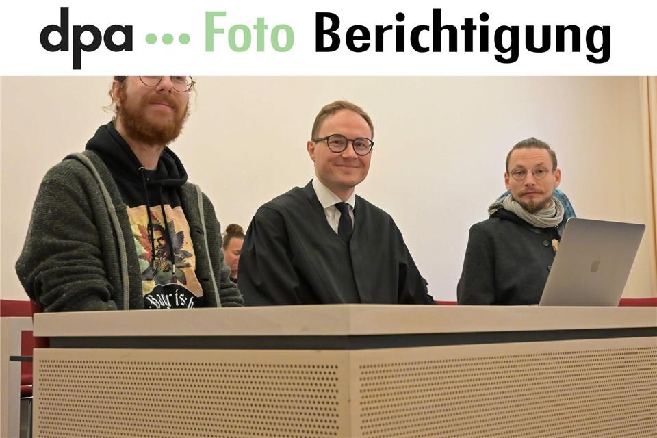 Die Kläger und ihr Anwalt vor dem Verwaltungsgerichtshof.Malin Wunderlich/dpa