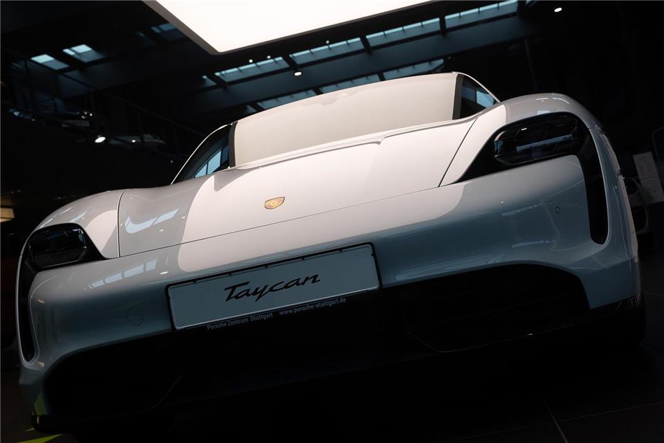 Die Kläger warfen Porsche vor, eine defekte Batterie des E-Modells Taycan habe den Brand ausgelöst. (Archivbild)Sebastian Gollnow/dpa